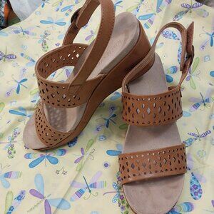 2973 Size 8.5 Kim Rogers Ultra Comfort Technology Leather Look Wedge Heels.